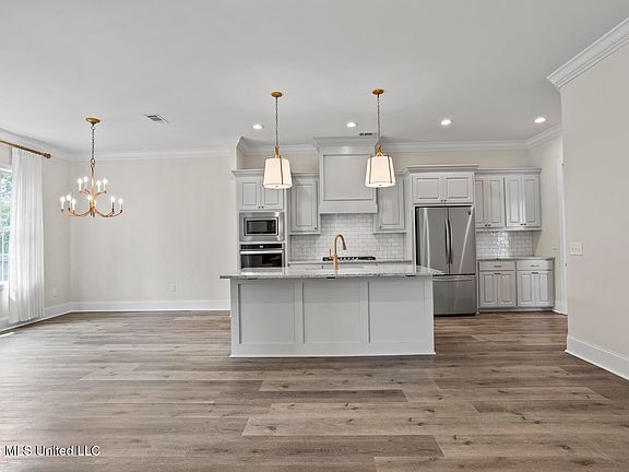5th image of 123 Freeland Ln