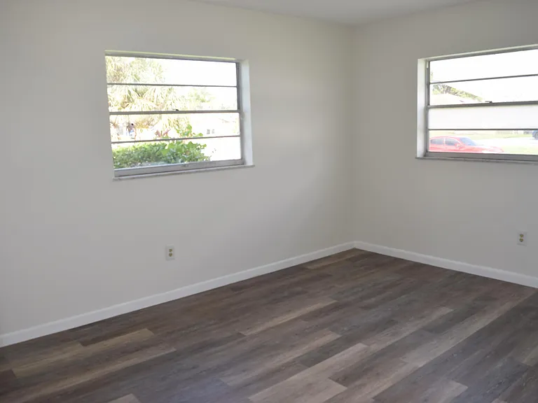 1881 SE Airoso Blvd — Photo 20