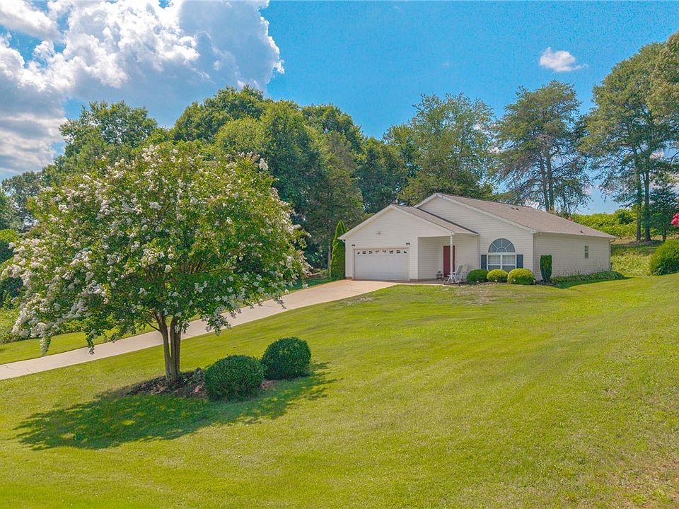 1st image of 109 Golden Springs Ln