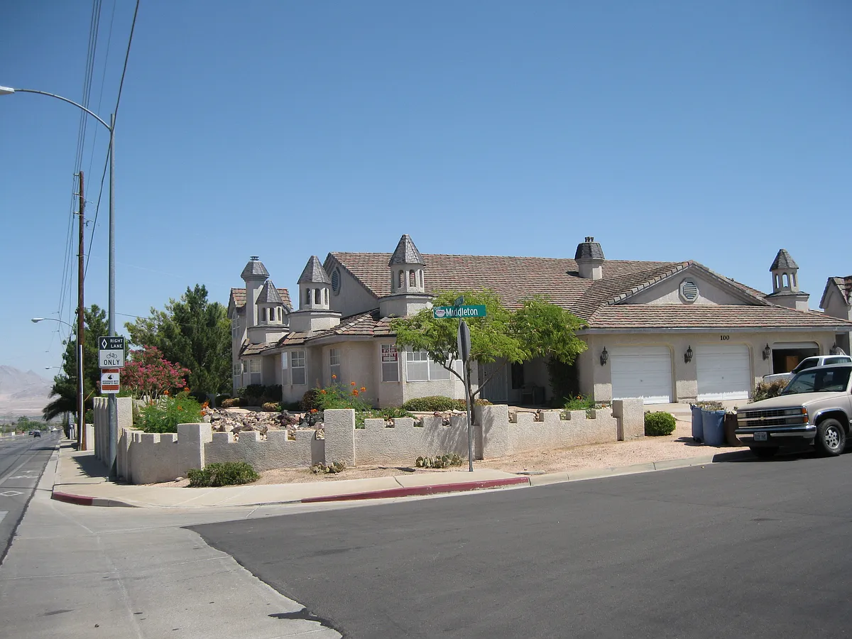 Building Photo - E Middleton Dr