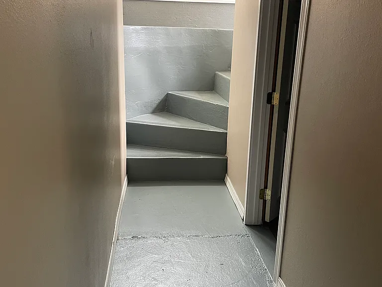 102 S Pearl St — Photo 16