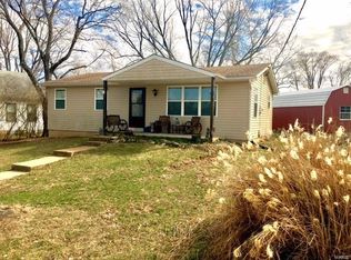 1076 McKissock Ave, Catawissa, MO 63015