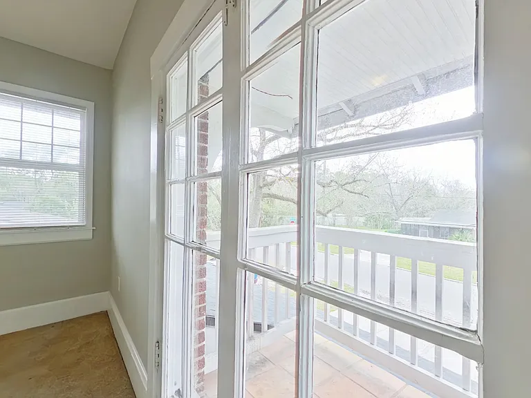 Dellwood Avenue 2920 — Photo 18