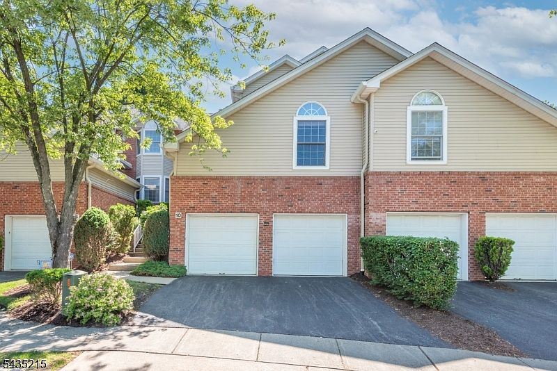 1st image of 10 Ebersbach Ln