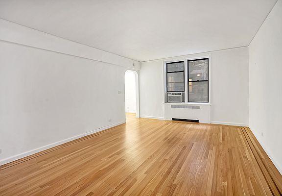 4th image of 107 University Pl #2A