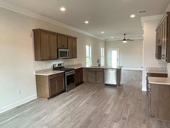 2nd image of 423 Rue Evangeline
