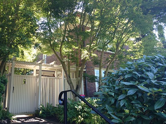 3rd image of 1005 E Blaine St