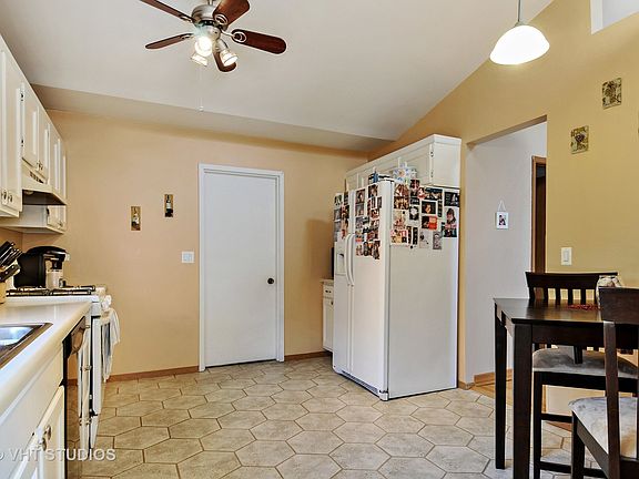 2nd image of 2478 Brunswick Cir APT B2