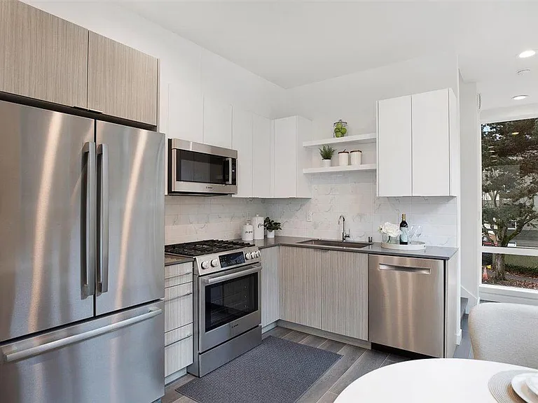 1006 E Mercer St — Photo 14