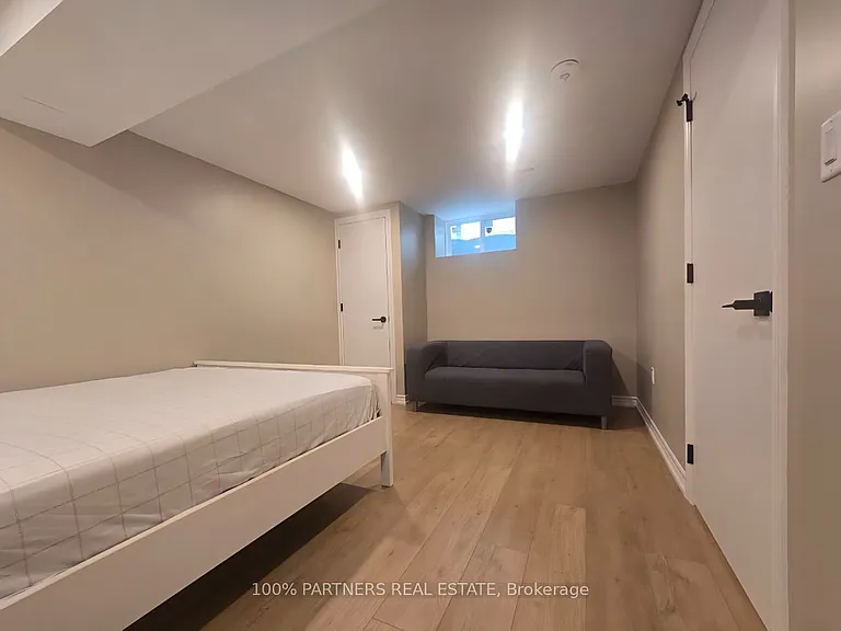 244 Burbank Dr #BASEMENT — Photo 8