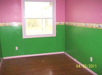 3rd image of 107 Funston Ave