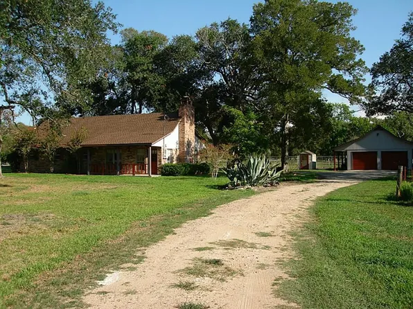 1703 Garrett Ct, Wharton, TX 77488