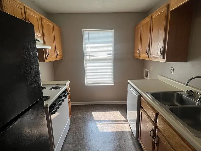 148 W Peach St — Photo 8