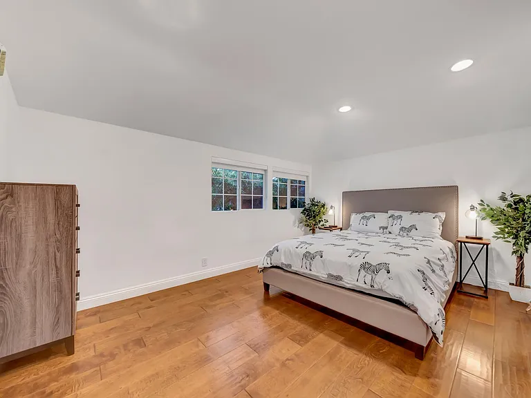 5817 Ranchito Ave — Photo 76