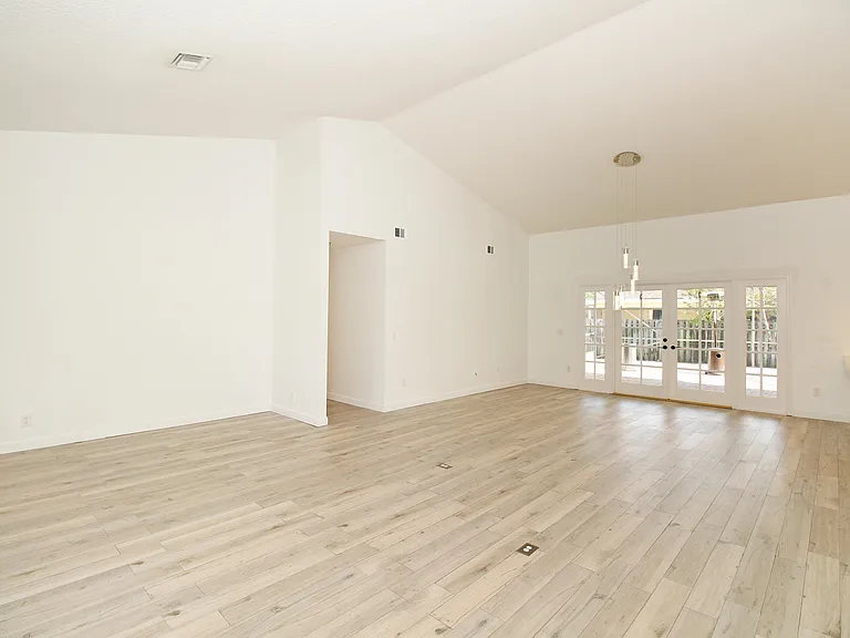 896 Rose Ct — Photo 25