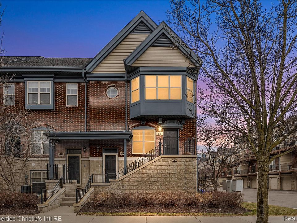 1st image of 44 Adelaide St