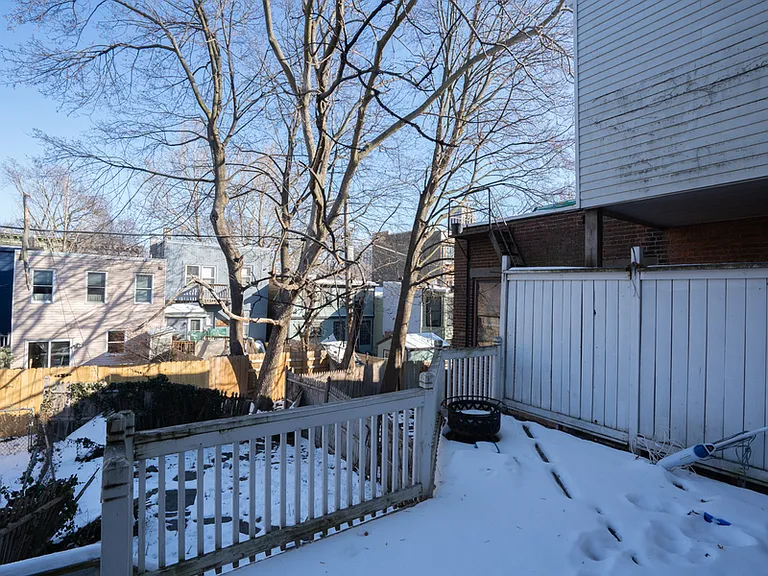 335 Hudson Ave — Photo 20