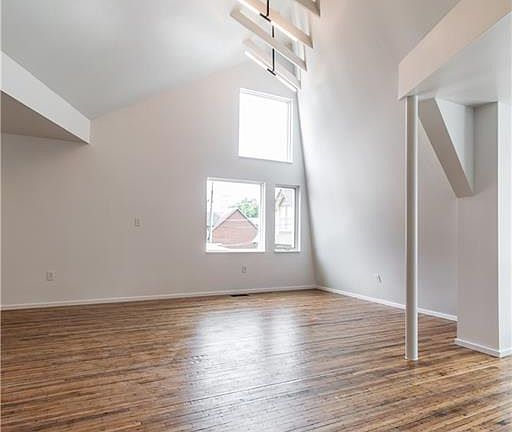 4th image of 1332 N Park Ave
