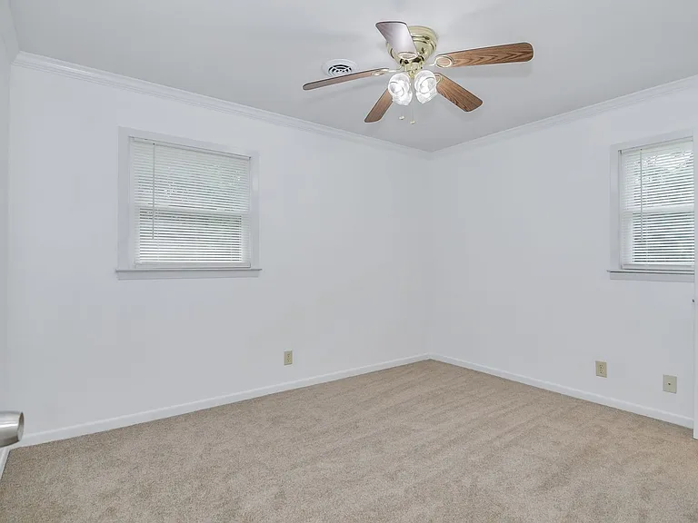 373 Westmont Dr — Photo 19