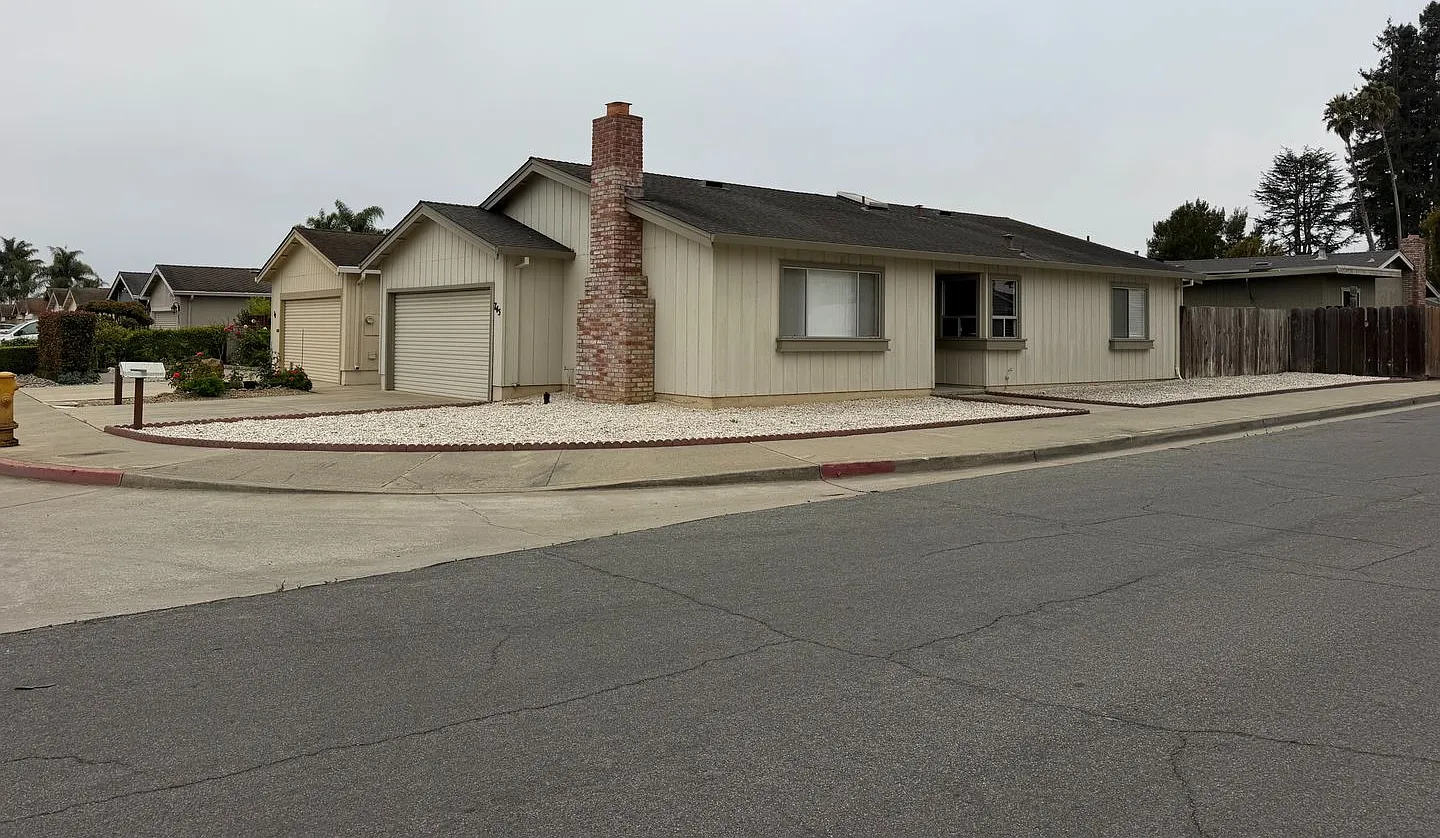 Desirable Adult Community (55+ years of age) — Photo 1