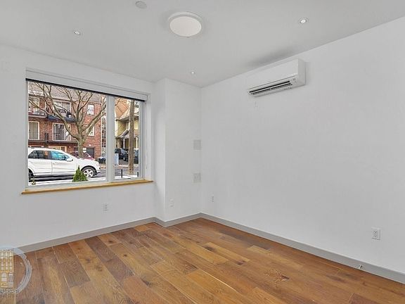 5th image of 675 E 32nd St #Garden1