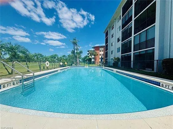 190 Pebble Beach Blvd APT 304, Naples, FL 34113