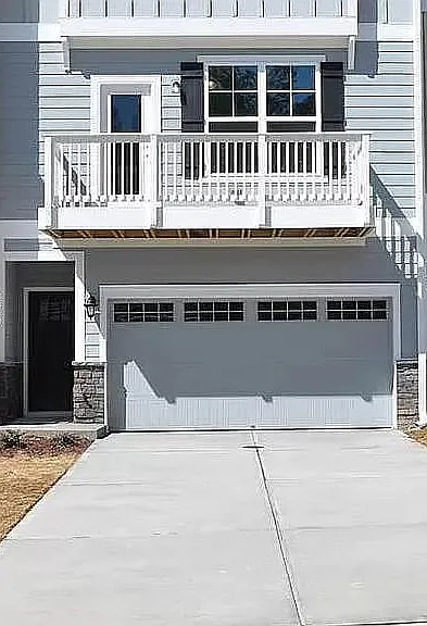 4 bed, 2500 sqft, $2,350 — Photo 2
