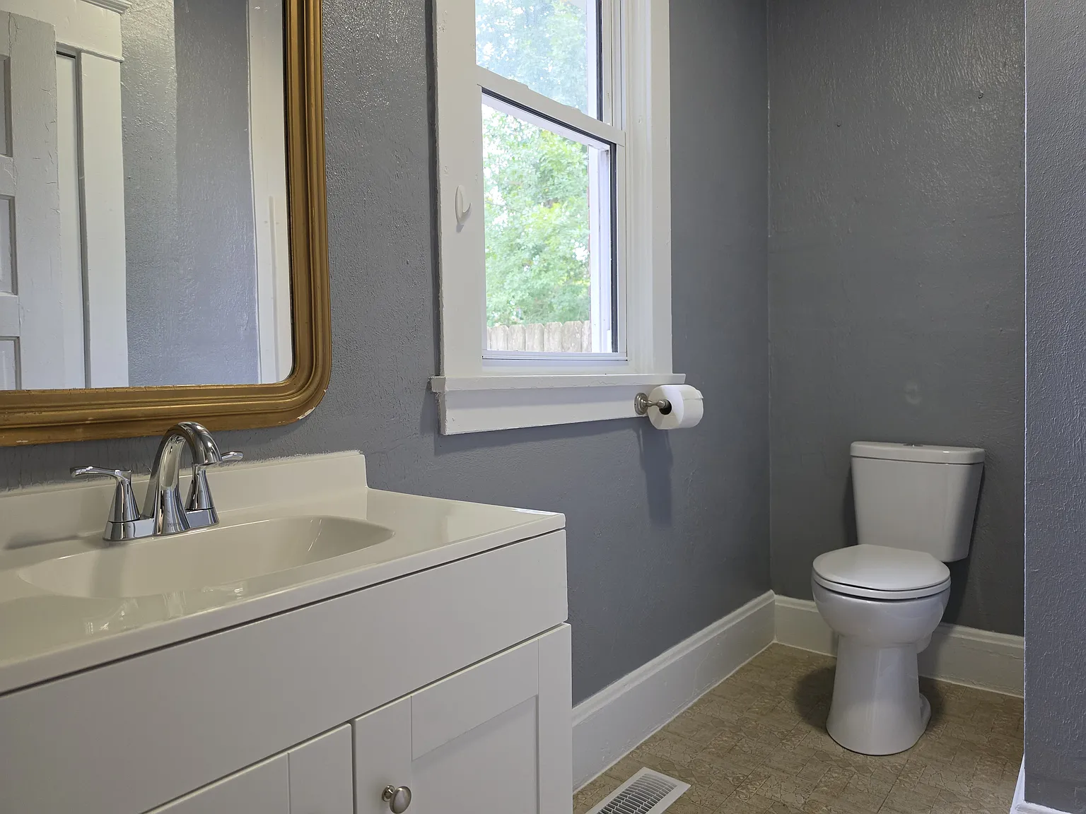 Studio, $730 — Photo 2