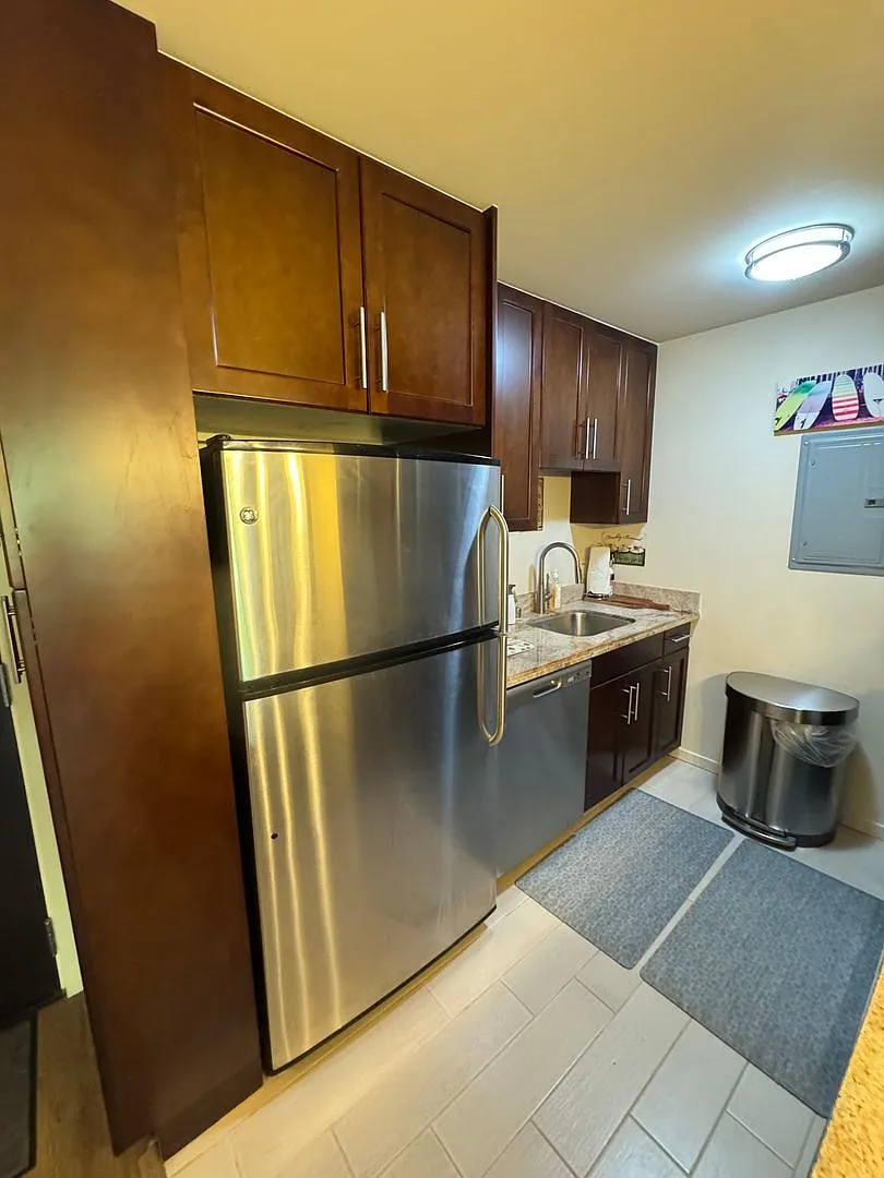 Fully-Furnished 2 Bedroom, 2 Bathroom, 1 Parking at The Cove in Waikiki ! — Photo 2