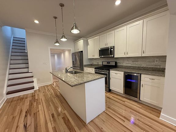 4th image of 3212 E Baltimore St