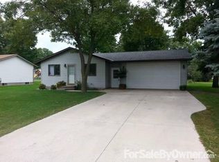 457 1st St E, Gaylord, MN 55334