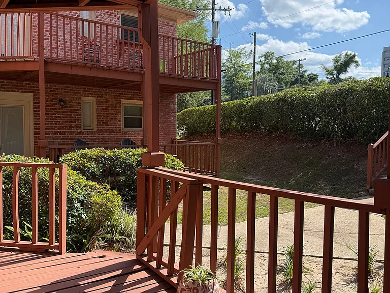Large Studio Condo Downtown Walking Distance to the Florida State Capitol — Photo 11