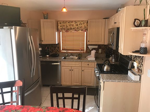2nd image of 235 Kiswick St