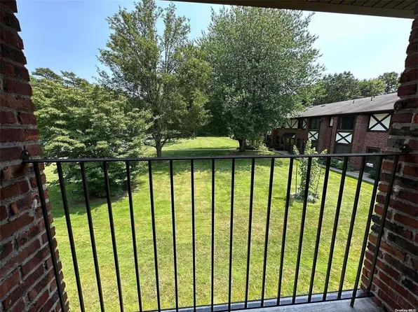 140 Newbrook Lane #140, Bay Shore, NY 11706