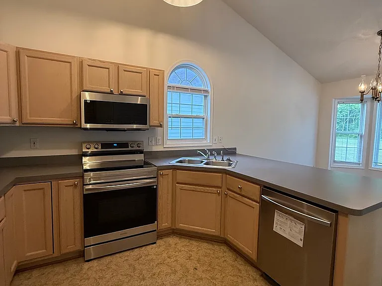 11707 Collinwood Ct — Photo 6