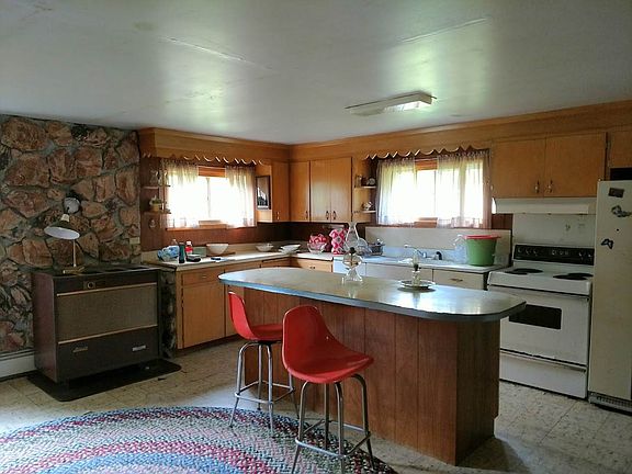 3rd image of 812 N Horseshoe Lake Dr