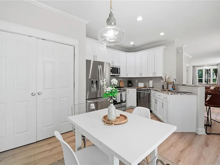 312 Glenwood Ave SE — Photo 12