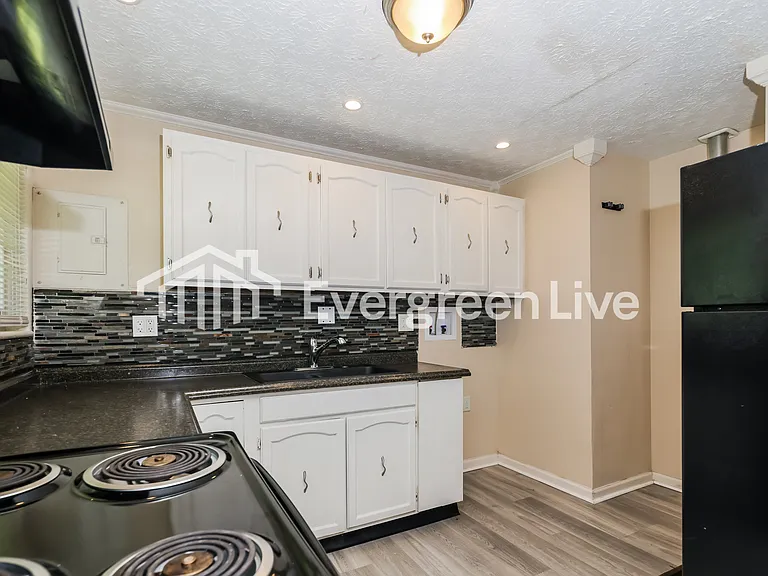 4230 Kitridge Rd — Photo 7