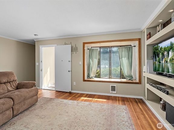 3rd image of 2360 S Hosmer Street