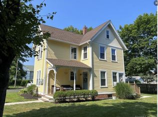 12 N Harbor St, Branford, CT 06405
