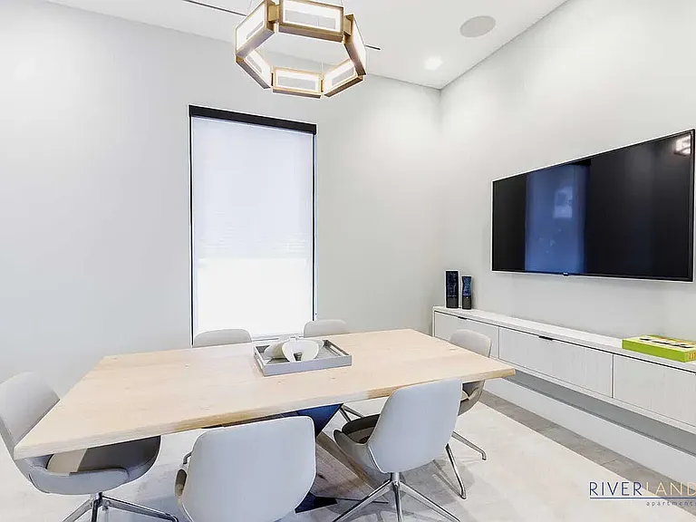 Riverland Apartments — Photo 28