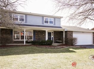 705 Chelsea Dr, Algonquin, IL 60102