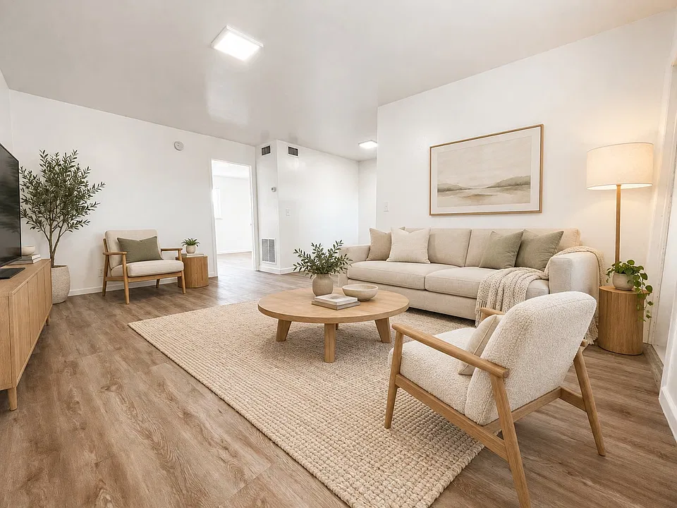 1100 S Broadway #208
