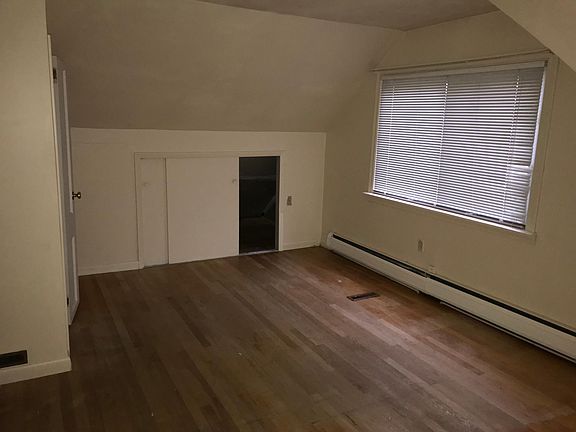 5th image of 106 Douglas Ave