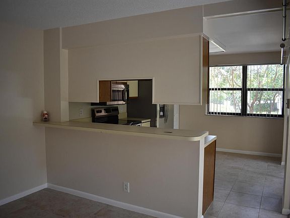 4th image of 3960 SW Greenwood Way #A