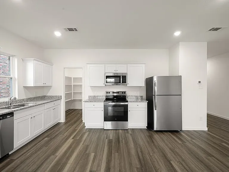 4824 Bass Dr — Photo 3