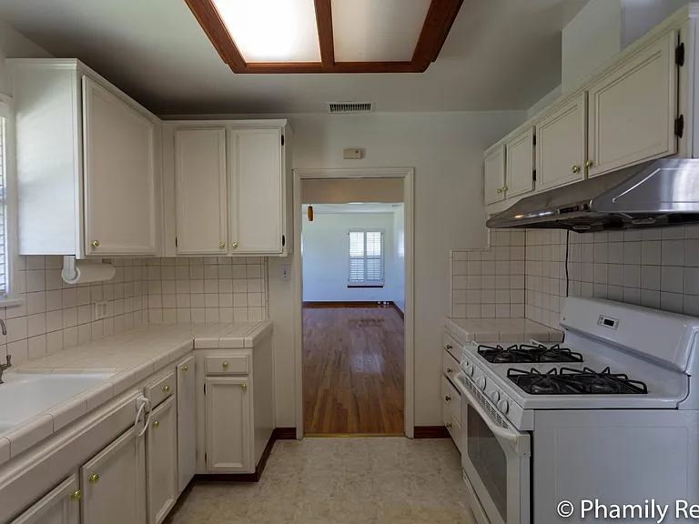 3238 Hempstead Ave — Photo 12