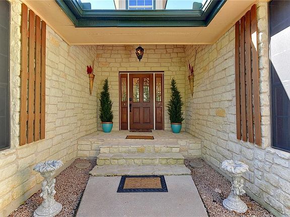 5th image of 1204 Cedar Park Dr