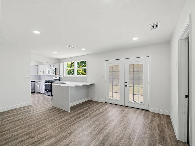 10406 Broadstairs St — Photo 13