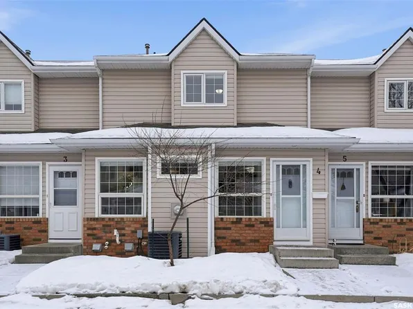 UNIT 4-102 Willow STREET, Saskatoon, SK S7J 0C2